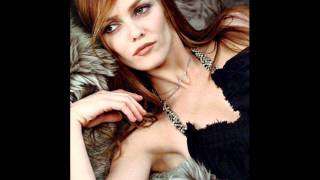 Vanessa Paradis Il y a Lyrics