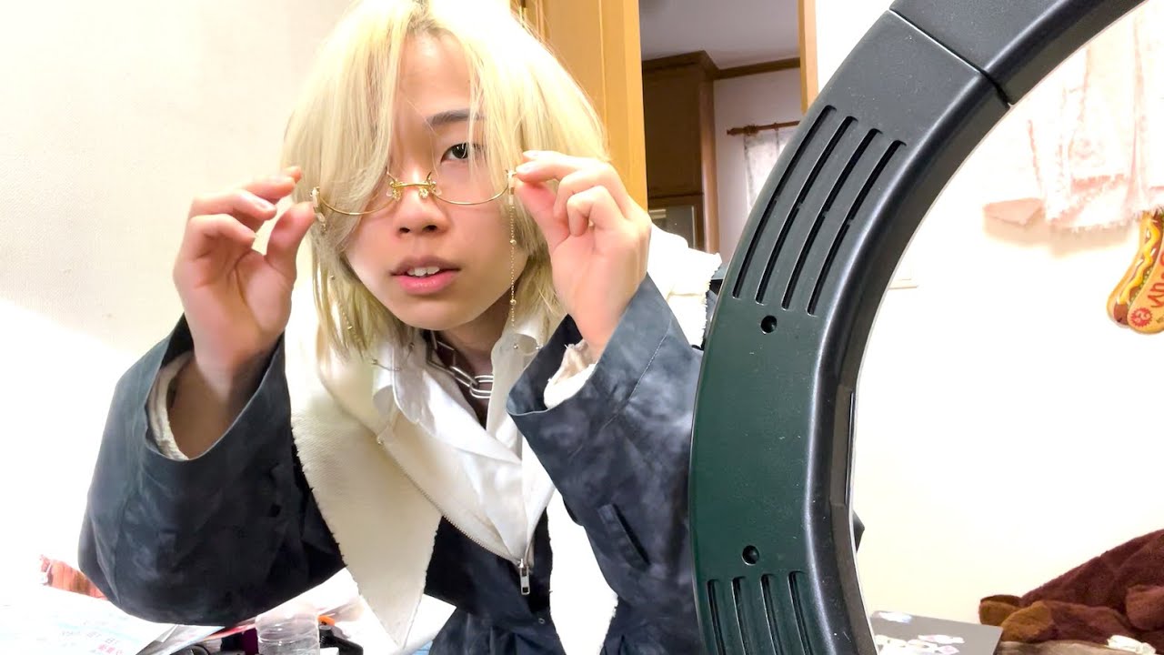 なんやねんこのメガネは💢