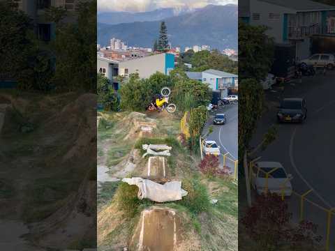 DIRT JUMPS ARMENIA QUINDIO COLOMBIA KAZIQUEBMX ! CONOCES ESTE LUGAR 2026 VIRAL RIDER COMPARTE COMENT