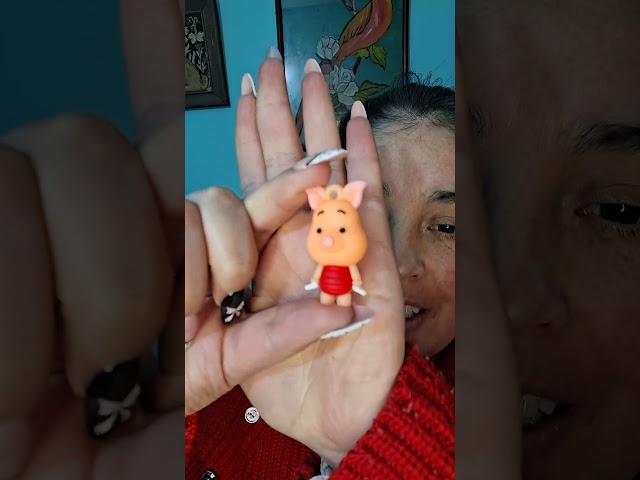 Vídeo relacionado con Disney Classics - Calendario de Adviento de 12 días de calcetines para mujer, caja de regalo con 12 pares de calcetines