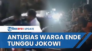 Antusias Emak-emak hingga Anak-anak di Ende Rela Duduk di Trotoar Sampai Malam Demi Bertemu Jokowi