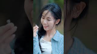 La fillette et sa mère vivent dans une décharge..tandis que le PDG les cherche depuis 10 ans!#drama