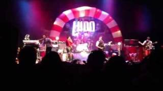 Ludo-Girls on Trampolines