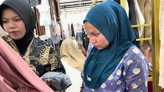 Download lagu Para pelanggan berburu barang cantik menjelang ramadan #pakain #dress #gamis #setelan #fashion  mp3