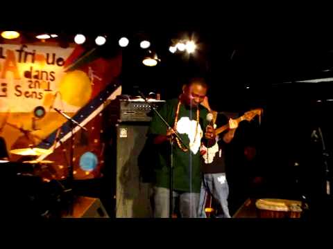 Fredy Massamba Congo-Brazzaville sur scène sur tv28 (version intégrale, 1e partie).