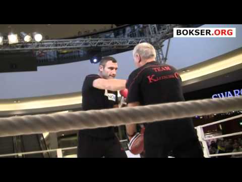 Klitschko vs Adamek: The open training of "Dr Ironfist"
