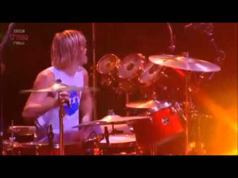 Foo Fighters - Alone + Easy Target (Live at Reading Festival 2012)