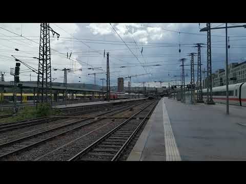 Neuer Flixtrain im Hauptbahnhof Stuttgart.