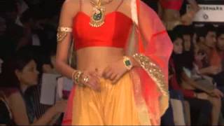 IIJW 2014: Dia Mirza Stuns On The Ramp