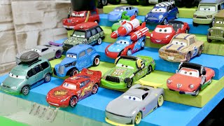 Disney Pixar Cars ☆ Various Cars miniature cars roll down a colorful slope and fall into the water!