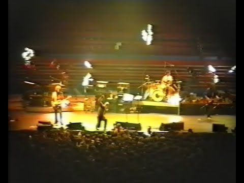 R.E.M. Live from the Forum Di Assago, Milan, Italy 1995-02-26 (full show)