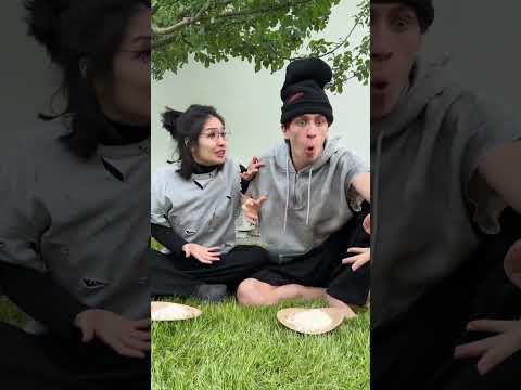 Poor BF and GF eating chicken 🍗😱