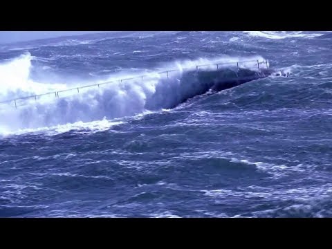 German warship gets hit by a massive feakwave.