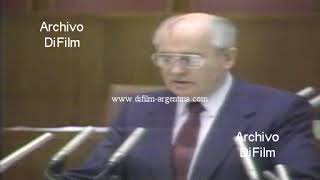 Gorbachev spoke at a session of the new Soviet Parliament in 1991