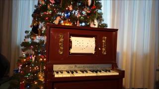 "Here comes Santa Claus" played on the Pianolodeon