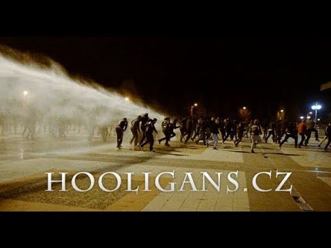 Besiktas Hooligans vs Cops 06.01.2018