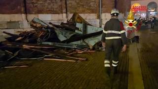 Cremona, i vigili del fuoco al lavoro nella città devastata dopo la tromba d'aria