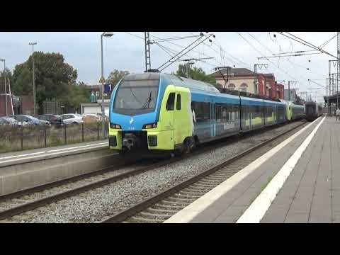 Twee Westfalenbahn Flirts vertrekken in Leer Ostfriesland