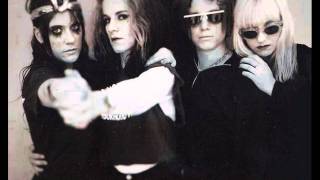 L7 - L7 (1988) - It&#39;s Not You.