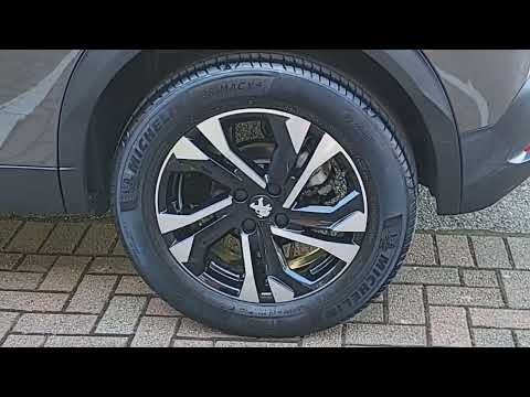 Peugeot 2008 1.2 ALLURE Puretech**LOW KMS**F.S.H.* - Image 2