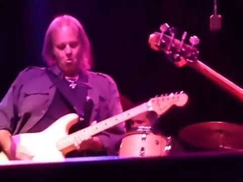 Help Me - Walter Trout - Live at the Bears Den