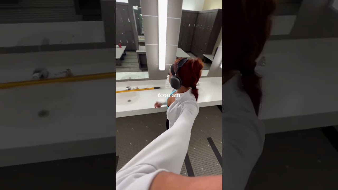 day in the life of a fashion designer! #fashiondesigner #fashion #style #vlog