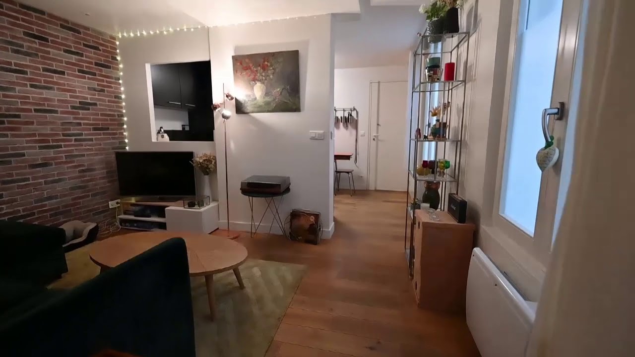 Watch video Paris 11e Appartement rénové rue de la Fontaine au roi, profession libérale autorisée Paris 11e Appartement rénové rue de la Fontaine au roi, profession libérale autorisée