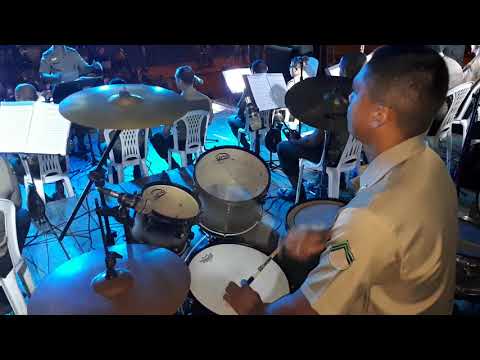 Apresentação  com a banda  do 4°bis  aniversário  da policia  da Bolívia