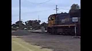 preview picture of video 'Grain train shunting at Woomelang in Northwest Victoria. Part 1. Australian Trains.'