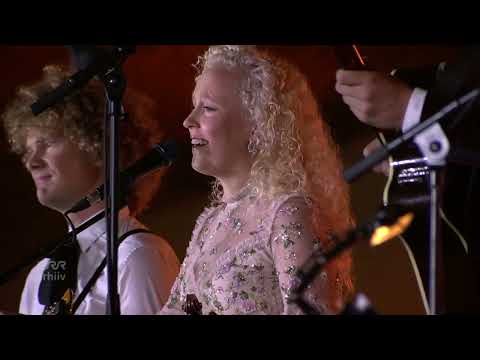 Curly Strings – Kauges külas (Live with orchestra)