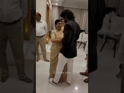 #Chiranjeevi Wife #Surekha Happy Moments with #alluarjun |  69th National Film Awards | Gulte.com
