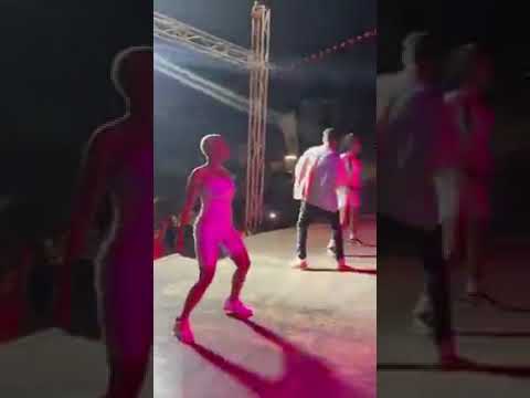 prestation de Amzy au concert de Mix Premier à Ouagadougou