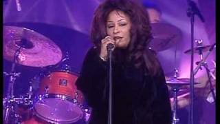 Chaka sings "My Funny Valentine" in concert