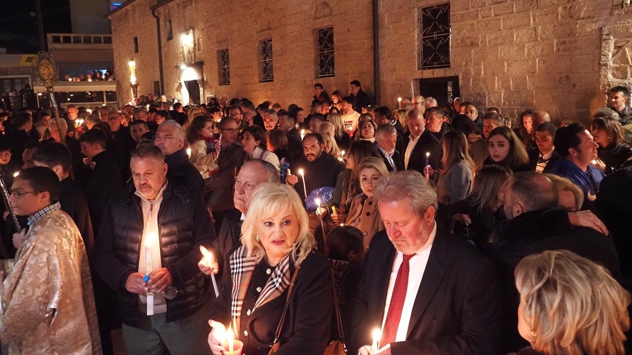 Το χαρμόσυνο μήνυμα της Ανάστασης ήχησε και στο Καρπενήσι (Ι.Ν. Αγίας Τριάδας, Μ. Σάββατο 11.4.26)