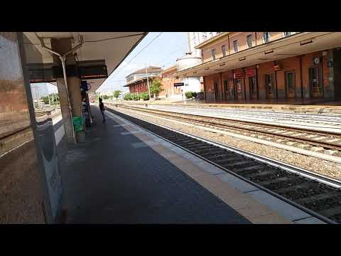 Frecciarossa 1000 in transito alla stazione di Ferrara