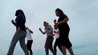 preview picture of video 'Goyang Meti para wanita pesisir pantai'