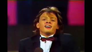 Siempre me quedo, Siempre me voy - Luís Miguel