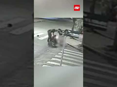 Homem agride grávida de 4 meses com chutes e socos no interior de SP #shorts