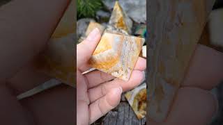 Aragonit pyramida