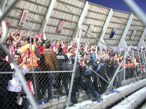 "Necaxa vs Lobos segundo gol y festejo de Isijara con el Comando" Barra: Comando Rojiblanco &bull; Club: Club Necaxa