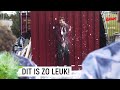KAN JE SNEEUW MAKEN IN DE ZOMER? ❄️ | De Adriaans #15 | NPO Zapp