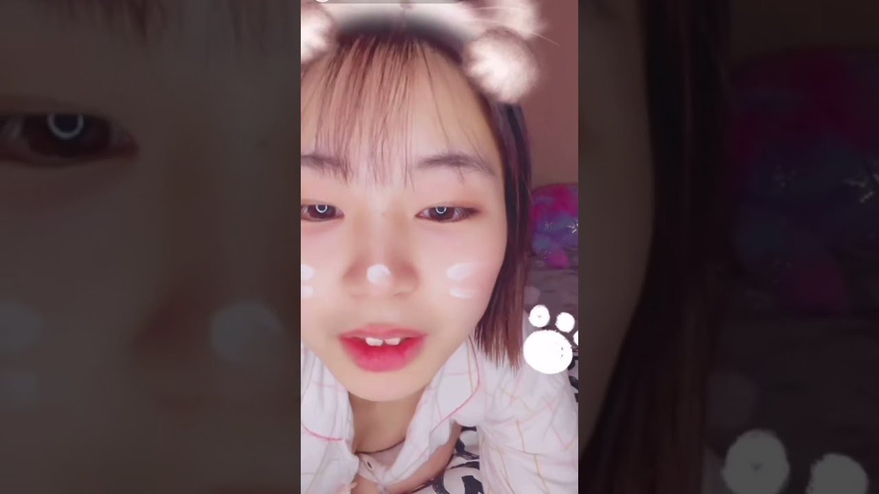 【ライブ配信】パジャマ配信で胸元が、、