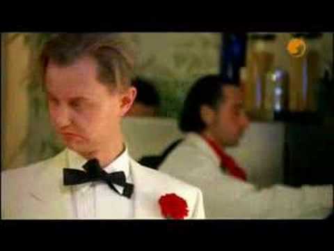 Max Raabe in "Charleys Tante"