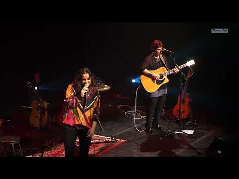 Isabella Taviani e Myllena -  Diga Sim