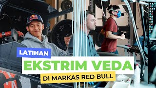 Download lagu Bukan Kaleng-Kaleng! Cara Red Bull Mencetak Veda Pratama Jadi Mesin Balap mp3