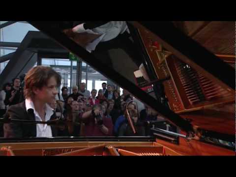 Love Is... - CVQ LIVE 07/02/2010