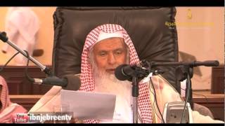 صورة تشغيل القرآن الكريم في الأجهزة الصوتية والانشغال عنه