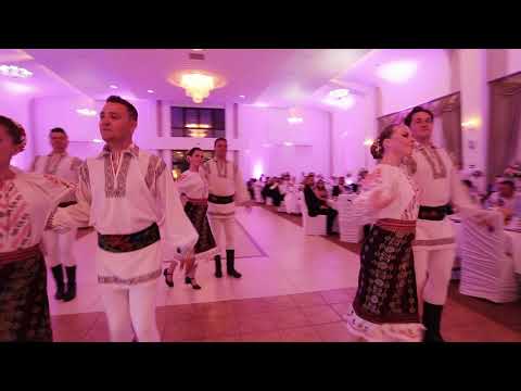 Dansatorii Ansamblului "Ciprian Porumbescu"