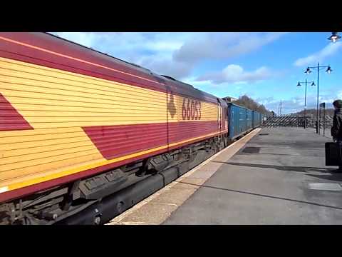 66 053 on the 6M16 binliner at Wakefield Kirkgate