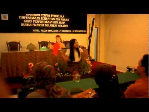 Safira Dongeng dan bernyanyi Pakarena
